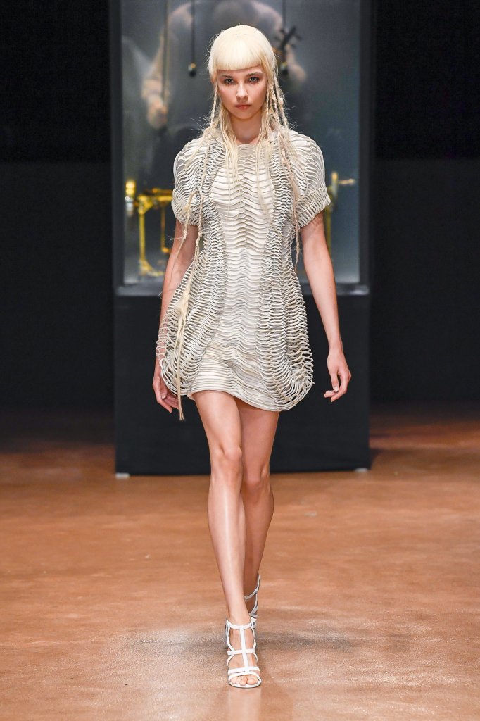 艾里斯·范·荷本 Iris van Herpen 2017/18秋冬高级定制发布秀 - Paris Couture Fall 2017