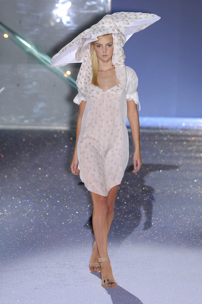 候塞因·卡拉扬 Hussein Chalayan 2007春夏高级成衣发布秀 - Paris Spring 2007