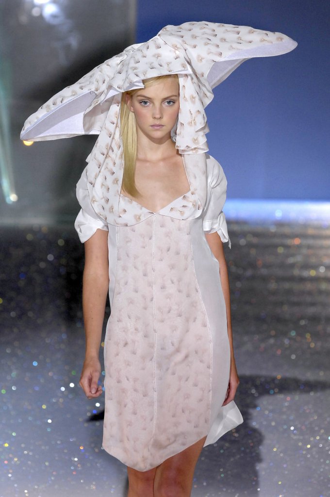 候塞因·卡拉扬 Hussein Chalayan 2007春夏高级成衣发布秀 - Paris Spring 2007