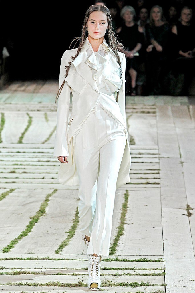 亚历山大·麦昆 Alexander McQueen 2001春夏高级成衣发布秀 - Paris Spring 2001