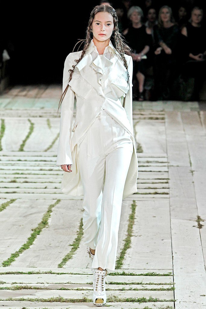 亚历山大·麦昆 Alexander McQueen 2001春夏高级成衣发布秀 - Paris Spring 2001