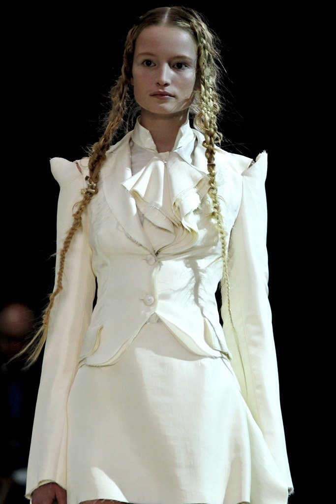 亚历山大·麦昆 Alexander McQueen 2001春夏高级成衣发布秀(细节) - Paris Spring 2001