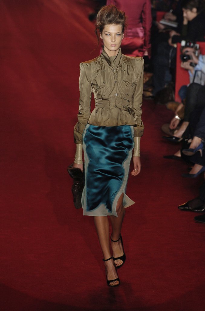 Yves Saint Laurent 2004/05秋冬高级成衣发布秀 - Paris Fall 2004