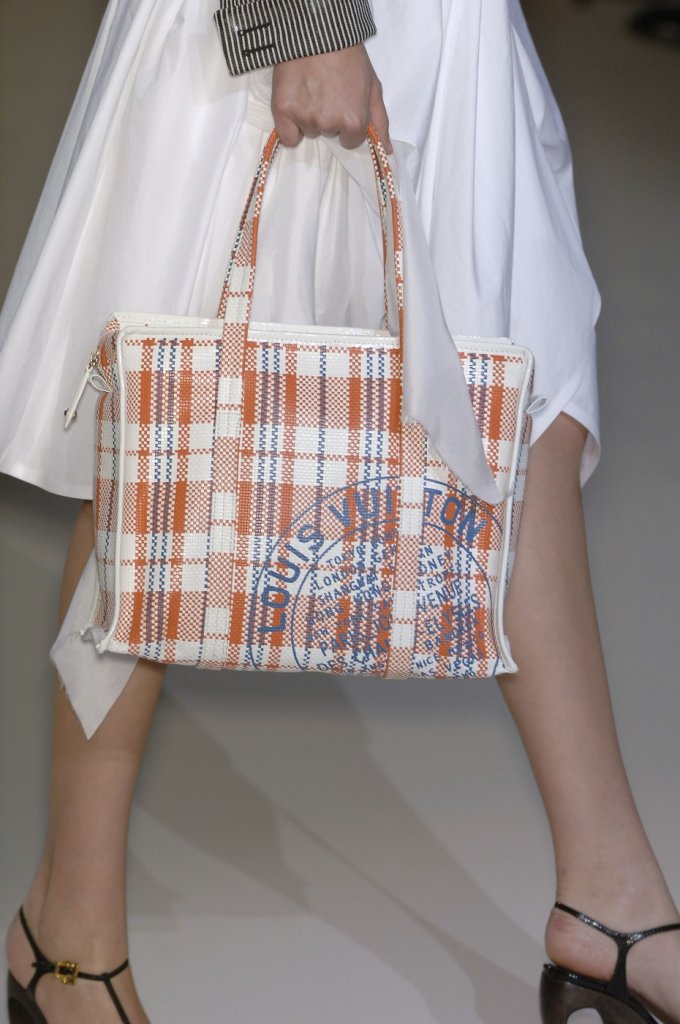 天价"蛇皮袋" - 格子checks - 天天时装-口袋里的时尚指南