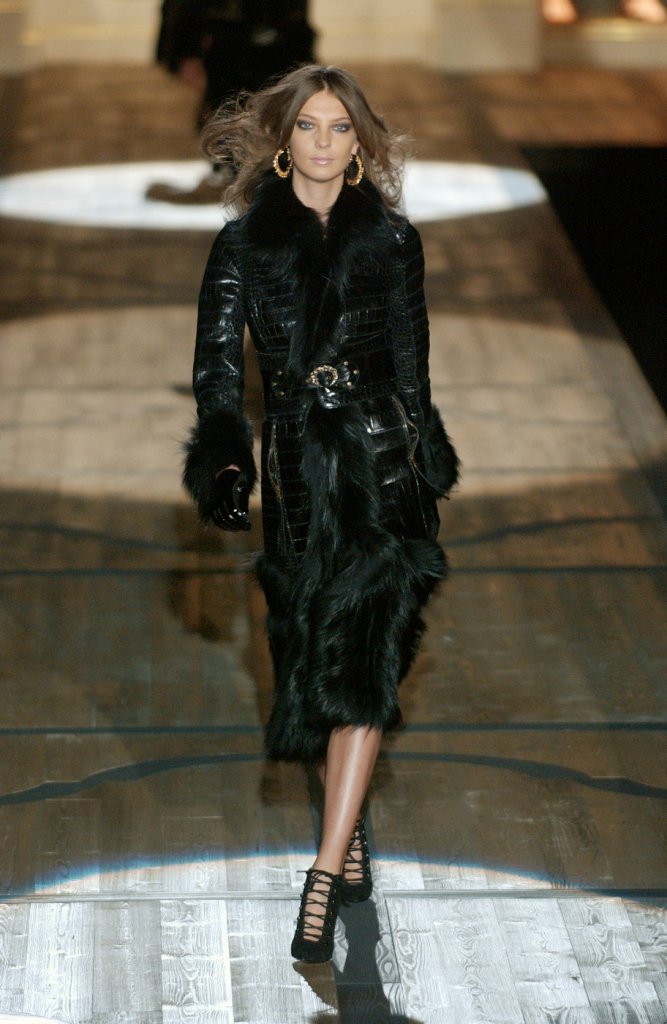 罗伯特·卡沃利 Roberto Cavalli 2005/06秋冬高级成衣发布秀 - Milan Fall 2005