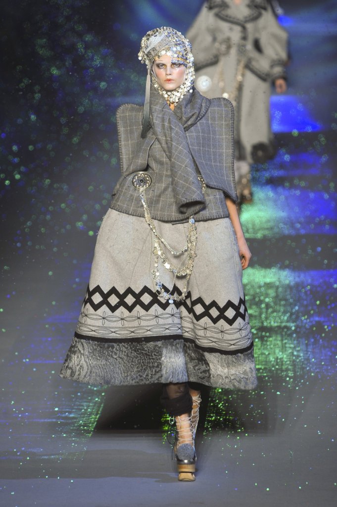 约翰·加利亚诺 John Galliano 2009/10秋冬高级成衣发布秀 - Paris Fall 2009