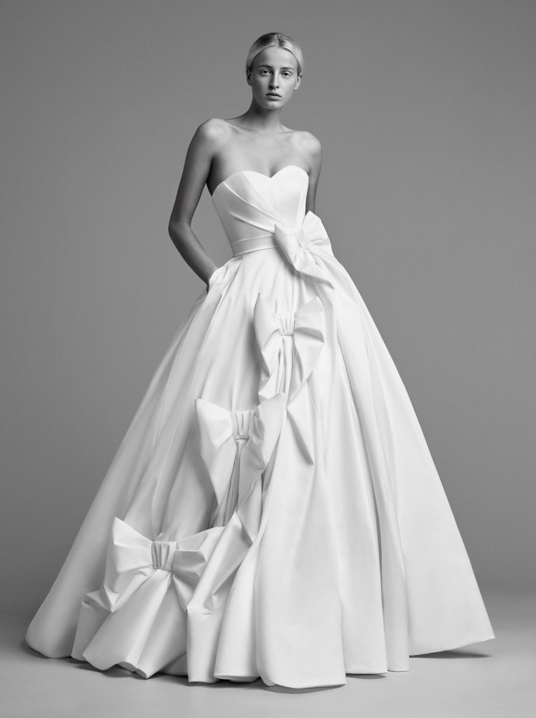 维果罗夫 Viktor & Rolf 2018/19秋冬婚纱礼服Lookbook - Bridal Fall 2018