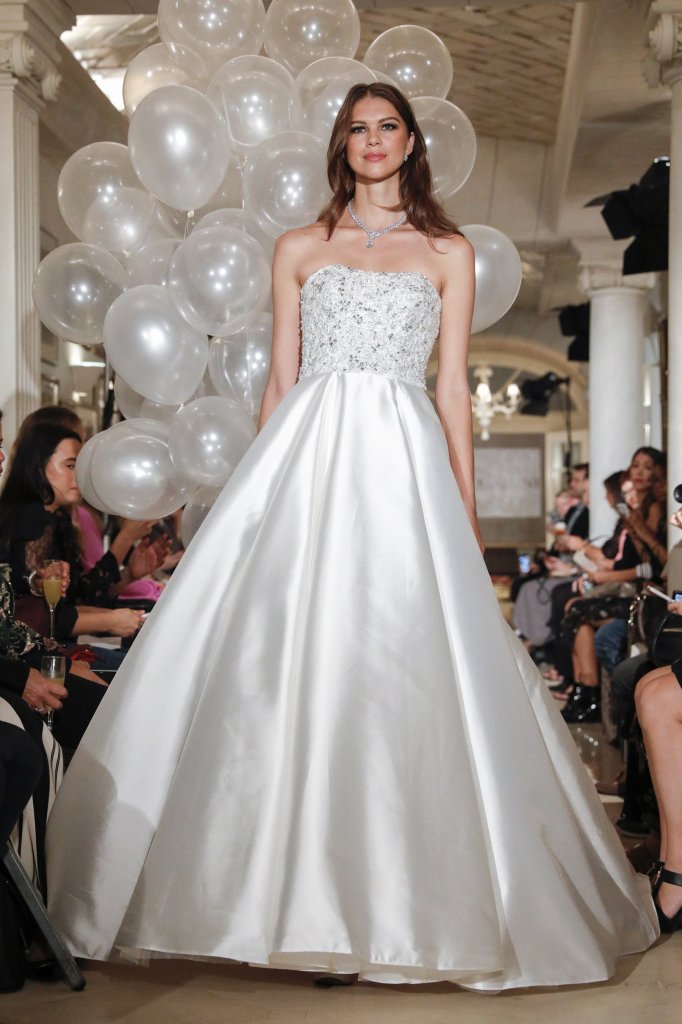 Oleg Cassini 2018/19秋冬婚纱礼服发布秀 - Bridal Fall 2018