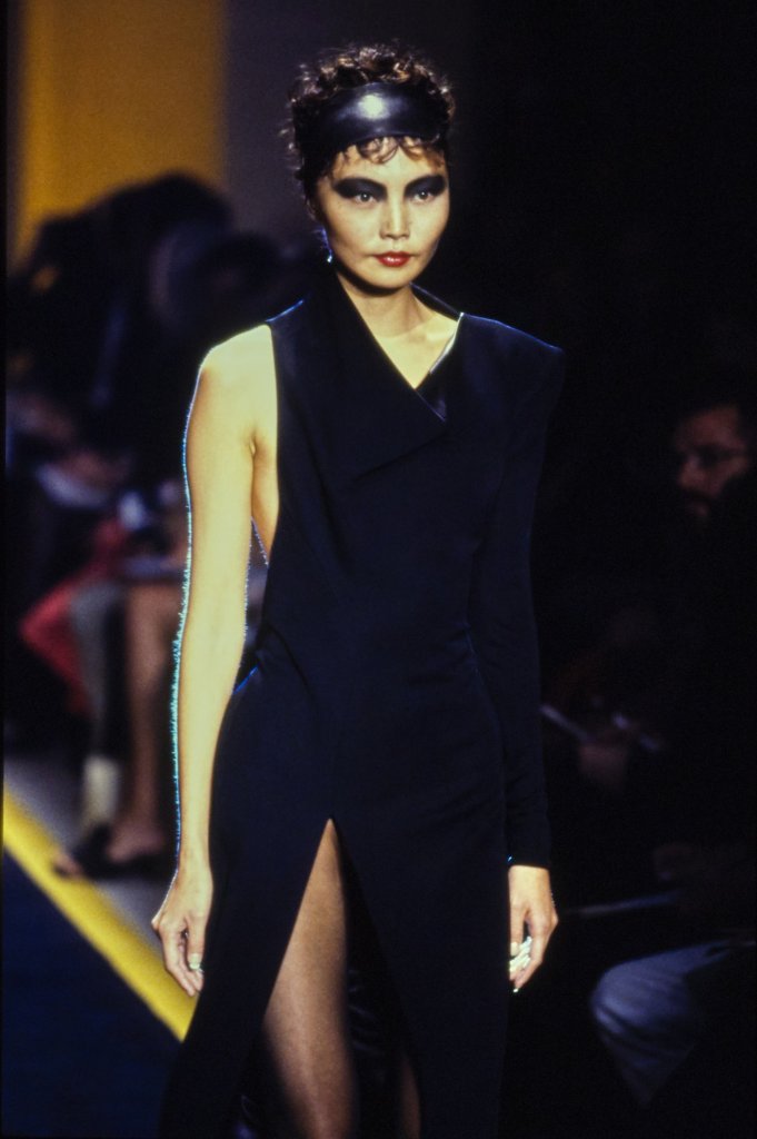 范思哲高定 Atelier Versace 1997/98秋冬高级定制发布 - Paris Couture Fall 1997