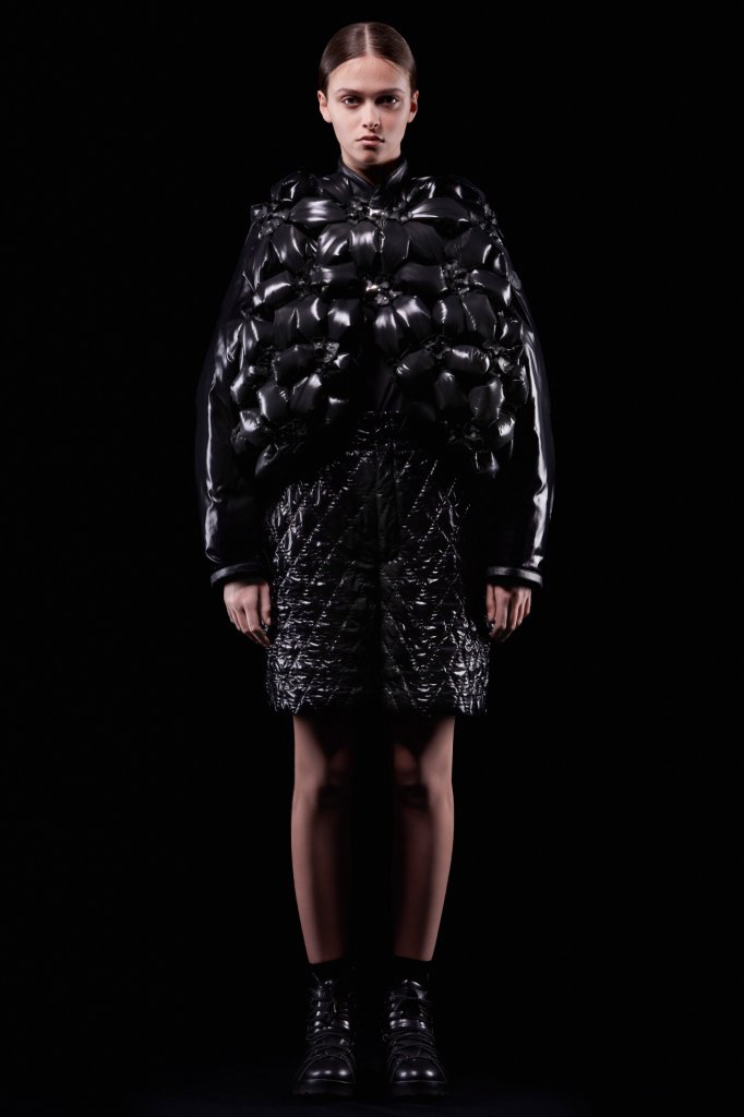 Moncler 6 Noir Kei Ninomiya 2018/19秋冬高级成衣Lookbook - Milan Fall 2018