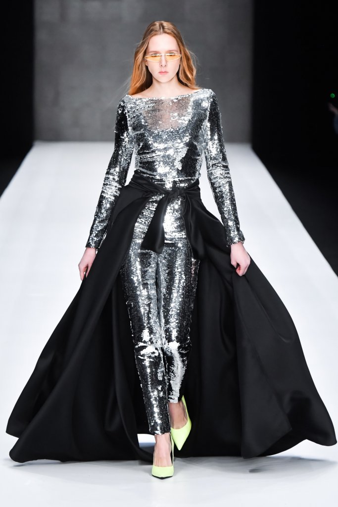 女性化未来都市 - 未来主义futurist - 天天时装-口袋里的时尚指南