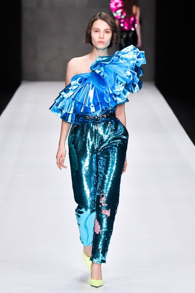 女性化未来都市 - 未来主义futurist - 天天时装-口袋里的时尚指南