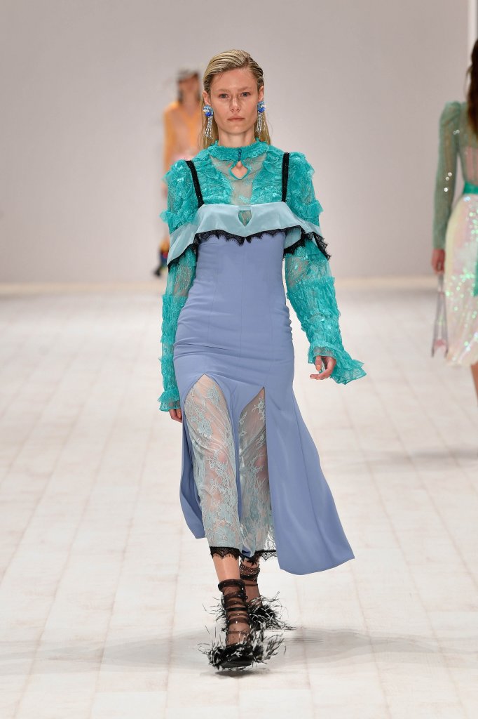 洛可可与装饰艺术谱成的古典主义少女浪漫曲调