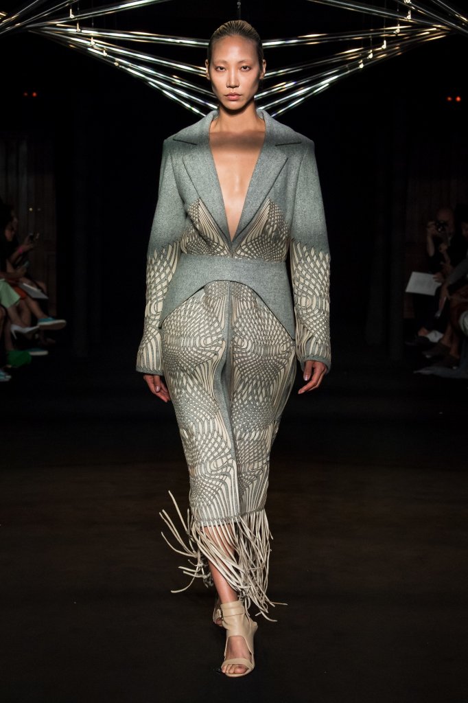 艾里斯·范·荷本 Iris van Herpen 2018/19秋冬高级定制发布秀 - Paris Couture Fall 2018