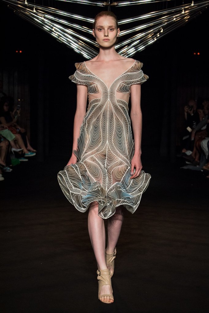 艾里斯·范·荷本 Iris van Herpen 2018/19秋冬高级定制发布秀 - Paris Couture Fall 2018