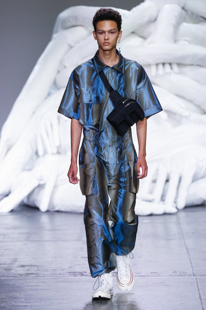 王逢陈 Feng Chen Wang 2019春夏男装发布秀 New York Spring 2019天天时装口袋里的时尚指南