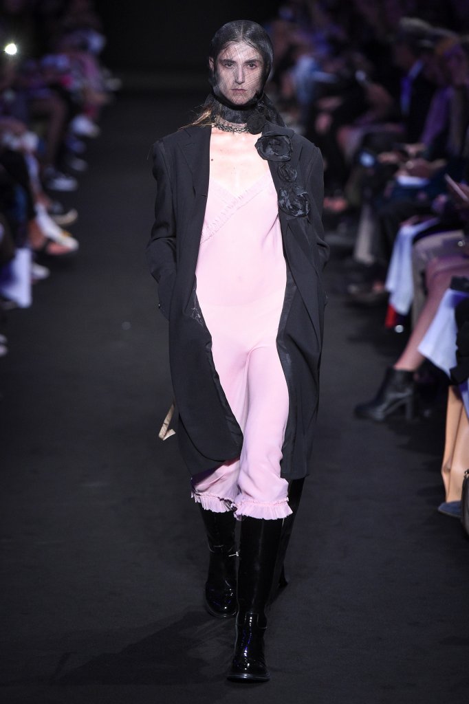 安·迪穆拉米斯特 Ann Demeulemeester 2019春夏高级成衣发布秀 - Paris Spring 2019