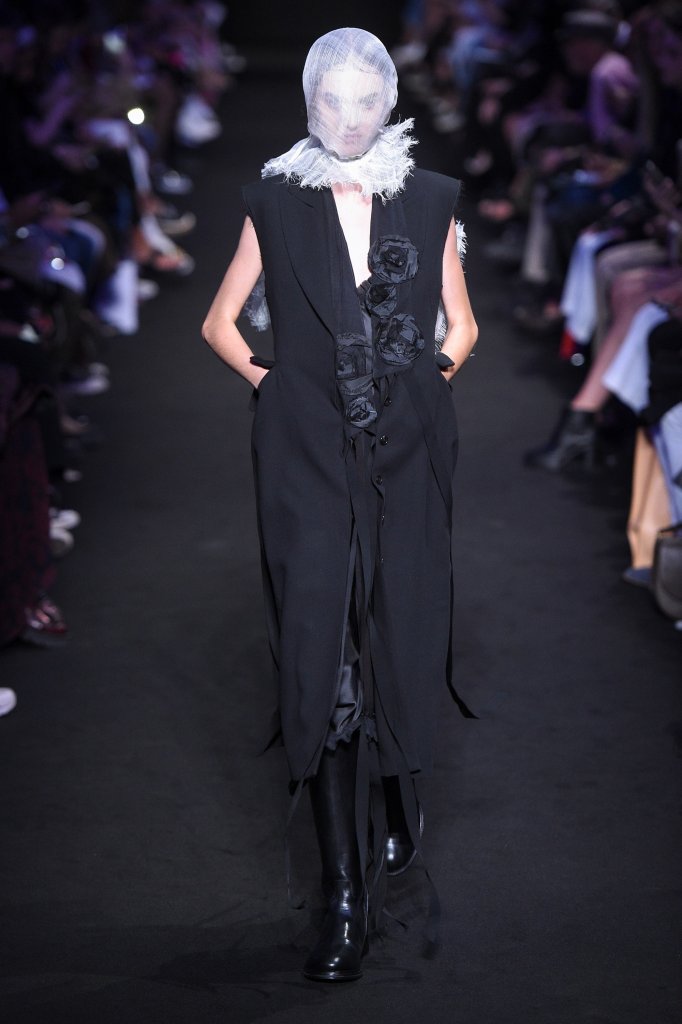 安·迪穆拉米斯特 Ann Demeulemeester 2019春夏高级成衣发布秀 - Paris Spring 2019