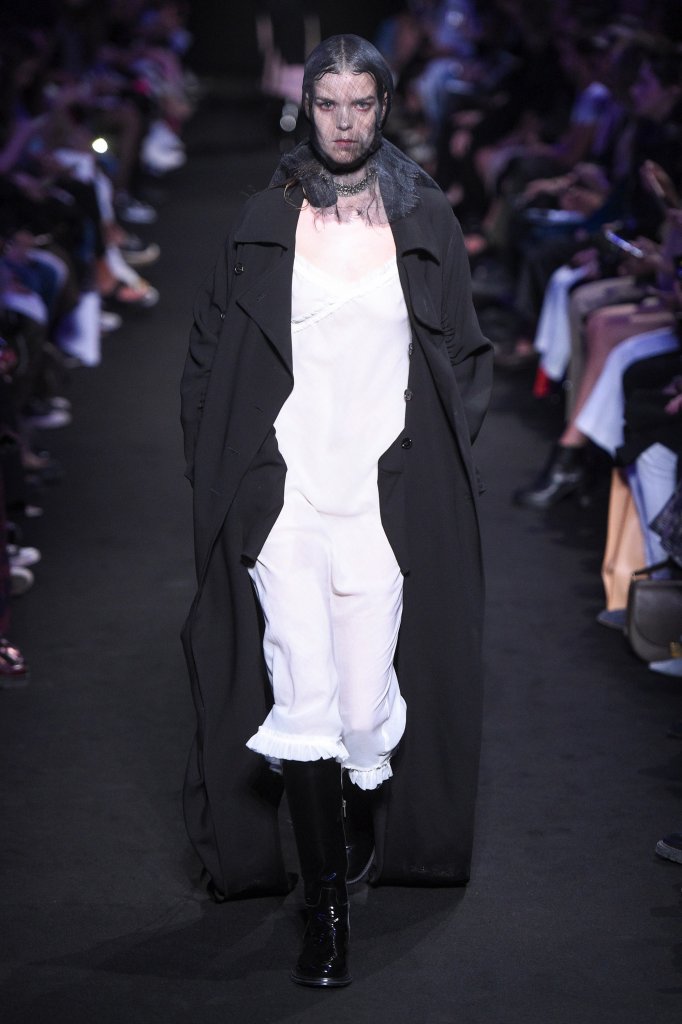 安·迪穆拉米斯特 Ann Demeulemeester 2019春夏高级成衣发布秀 - Paris Spring 2019