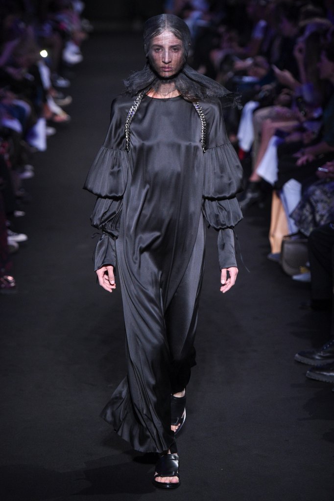 安·迪穆拉米斯特 Ann Demeulemeester 2019春夏高级成衣发布秀 - Paris Spring 2019