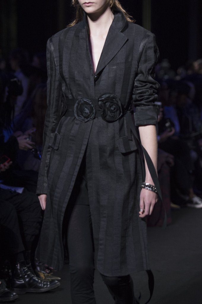 安·迪穆拉米斯特 Ann Demeulemeester 2019春夏高级成衣发布秀(细节) - Paris Spring 2019