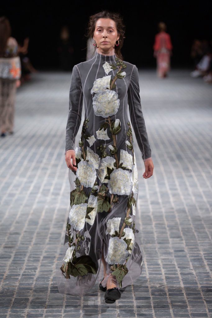 薄纱上盛放的花卉 - 薄纱tulle - 天天时装-口袋里的时尚指南