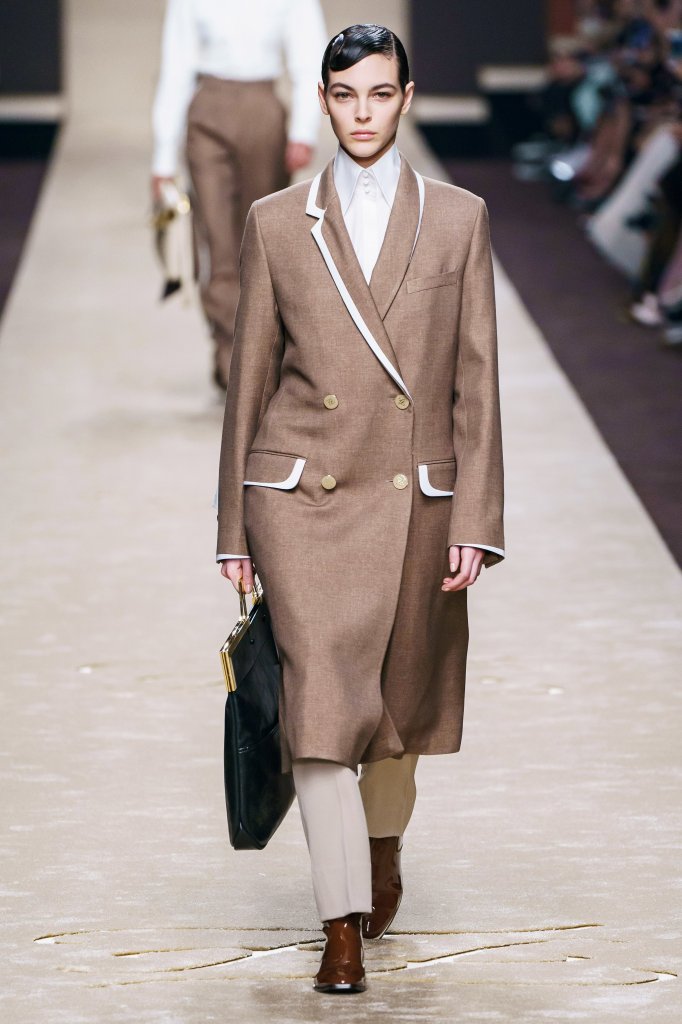 芬迪 Fendi 2019/20秋冬高级成衣秀 - Milan Fall 2019