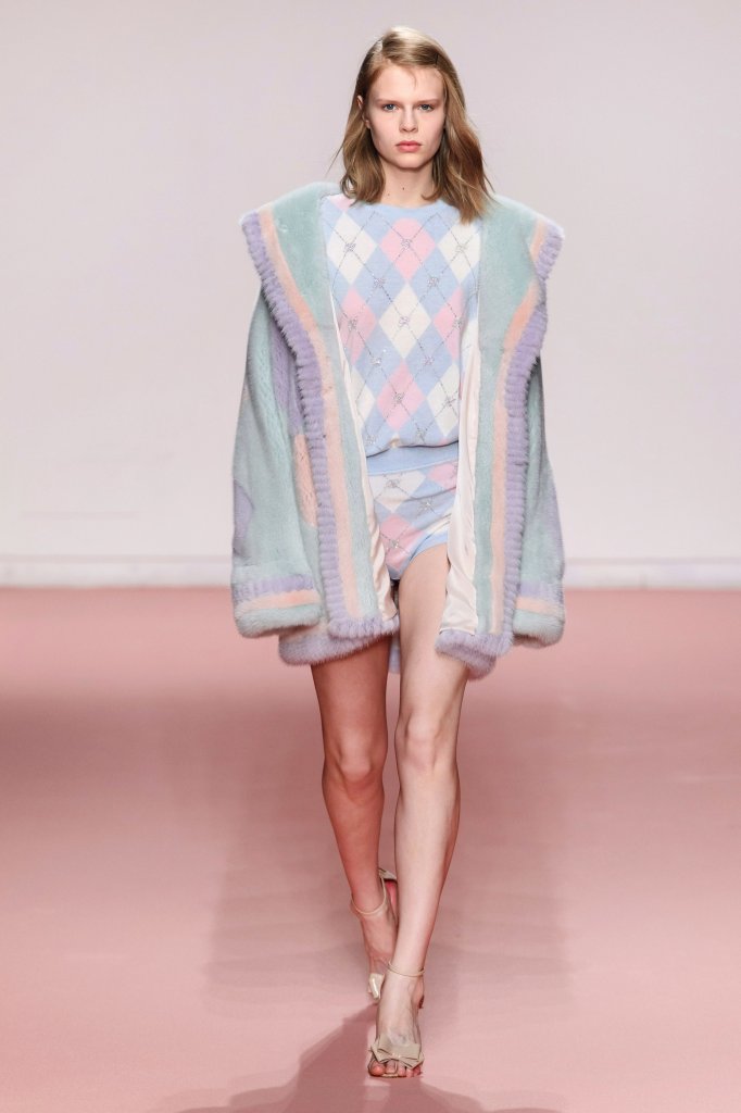 蓝色情人 Blumarine 2019/20秋冬高级成衣秀 - Milan Fall 2019