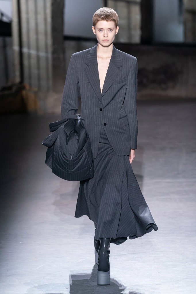 德赖斯·范诺顿 Dries Van Noten 2019/20秋冬高级成衣秀 - Paris Fall 2019