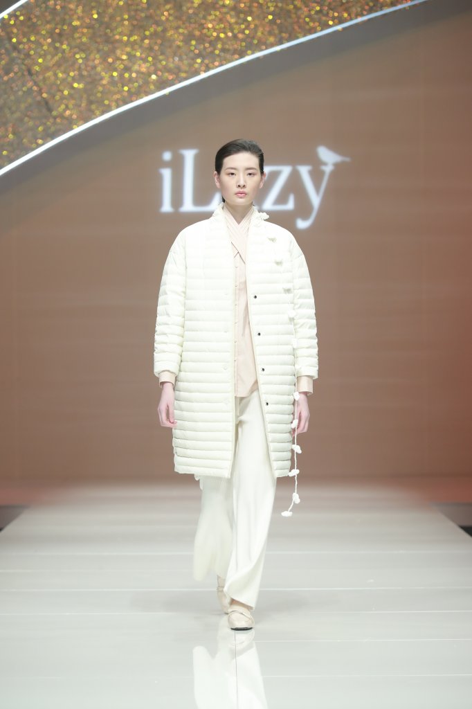 城市之光×杭州 | iLazy · 李玲洁 2019/20秋冬高级成衣秀 - Beijing Fall 2019