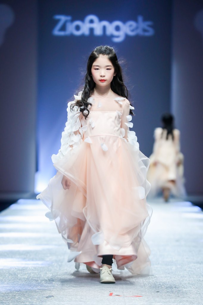 芝欧天使 ZioAngels · Safia Chen 2019/20秋冬童装秀 - Beijing Fall 2019