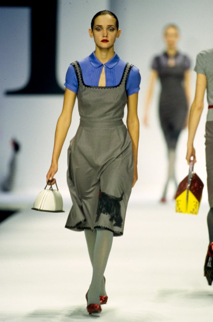 莫斯奇诺 moschino 2000/01秋冬高级成衣秀 - milan fall 2000