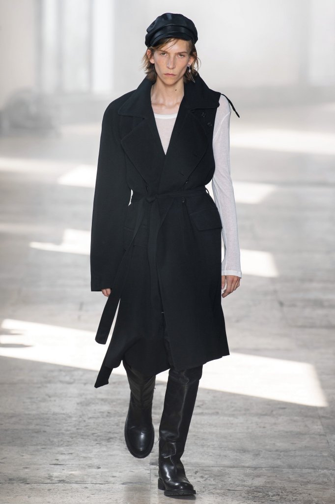 安·迪穆拉米斯特 Ann Demeulemeester 2020春夏男装秀 - Paris Spring 2020