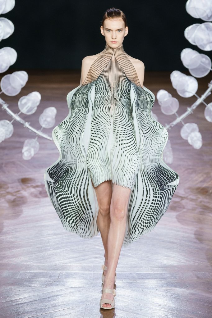 艾里斯·范·荷本 Iris van Herpen 2019/20秋冬高级定制秀 - Paris Couture Fall 2019