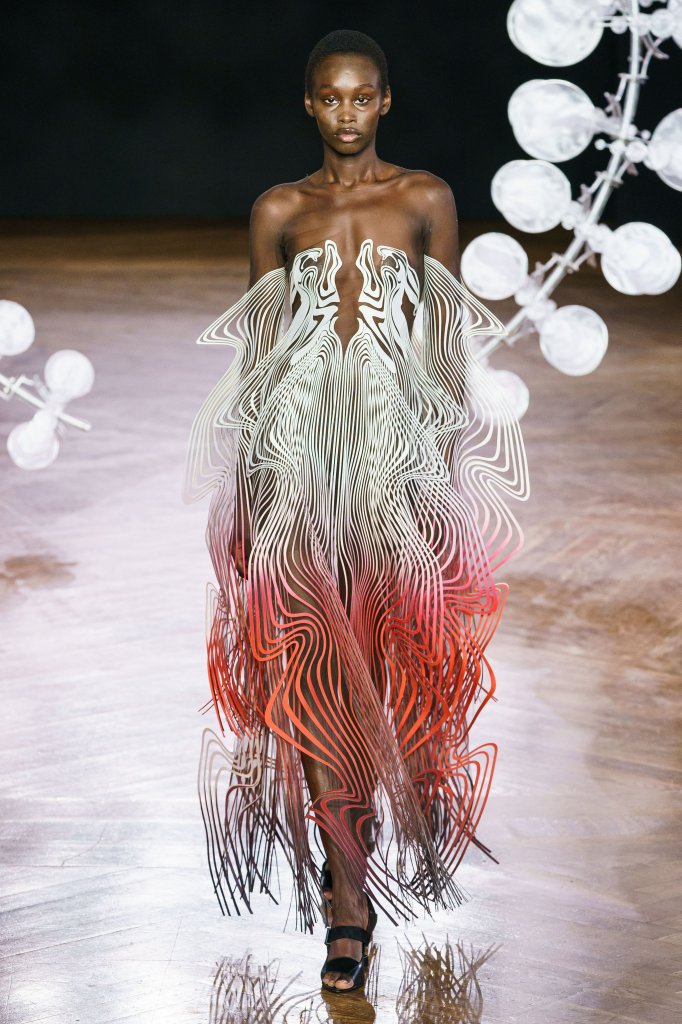 艾里斯·范·荷本 Iris van Herpen 2019/20秋冬高级定制秀 - Paris Couture Fall 2019