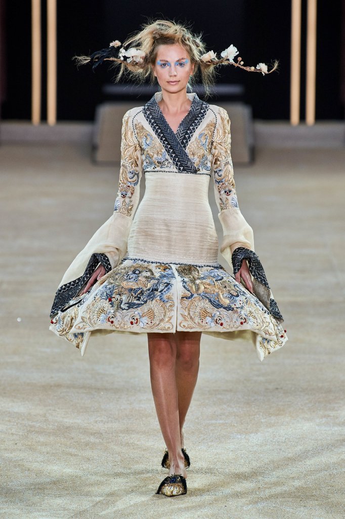 郭培 Guo Pei 2019/20秋冬高级定制秀 - Paris Couture Fall 2019