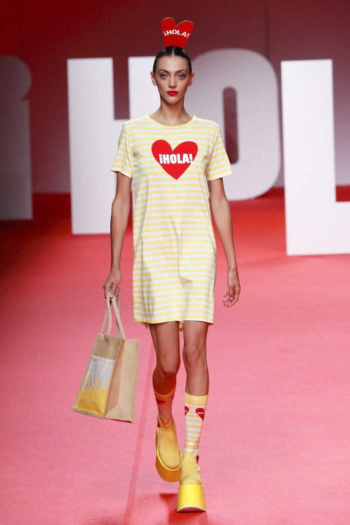 阿嘉莎·鲁兹·德拉普拉达 Agatha Ruiz de la Prada 2020春夏高级成衣秀 - Madrid Spring 2020