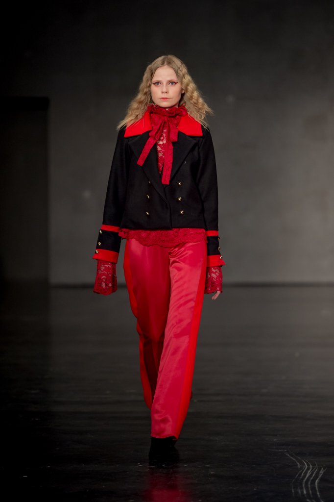 红色的现代艺术感