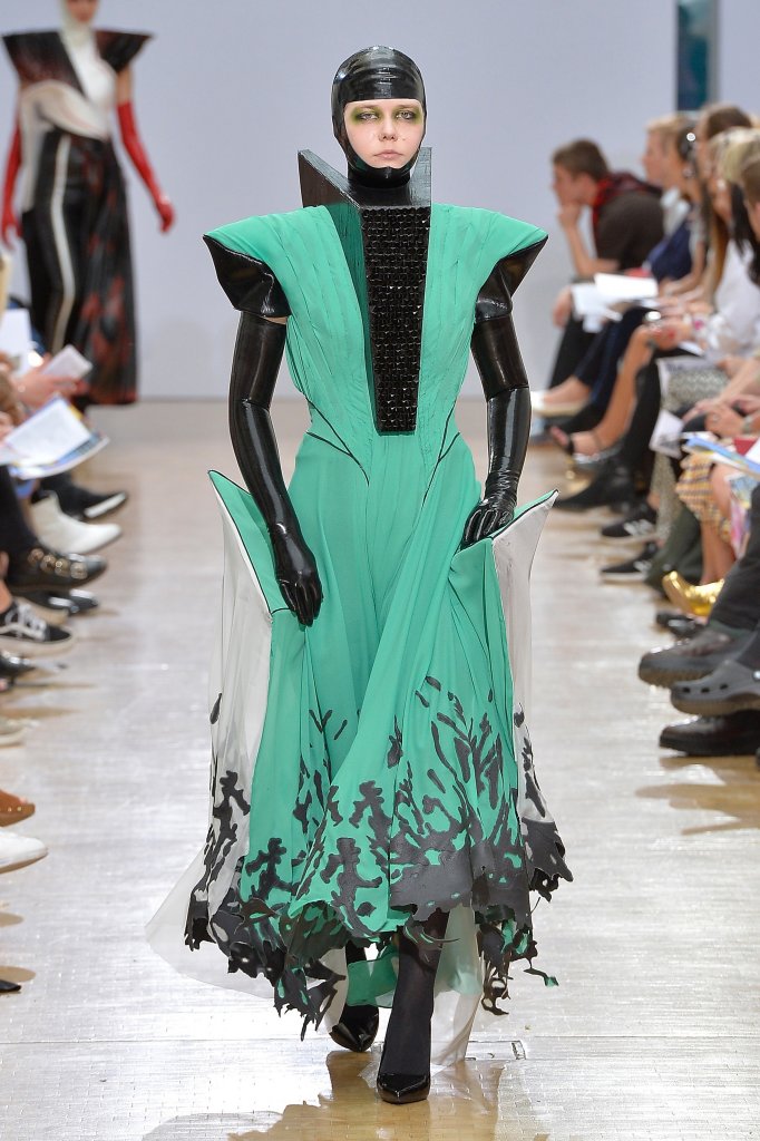 未来女战士 - 未来主义futurist - 天天时装-口袋里的时尚指南