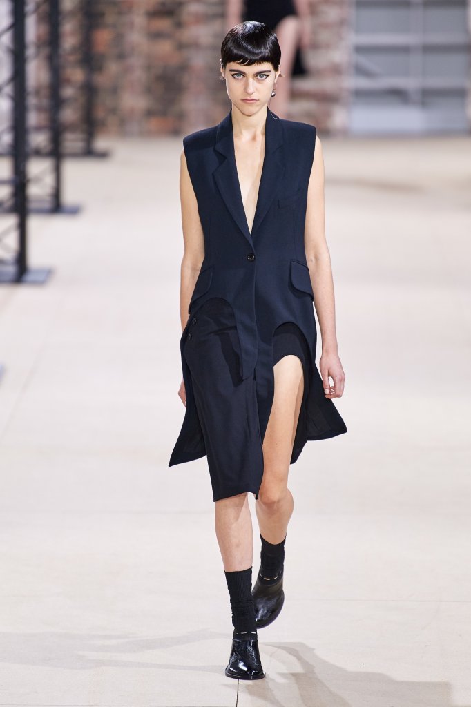 安·迪穆拉米斯特 Ann Demeulemeester 2020春夏高级成衣秀 - Paris Spring 2020