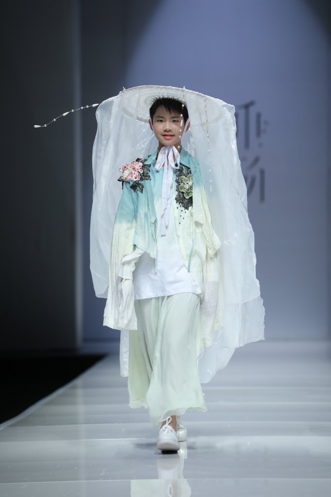 拂柳垂杨·冯三三 2020春夏童装秀 - Beijing Spring 2020