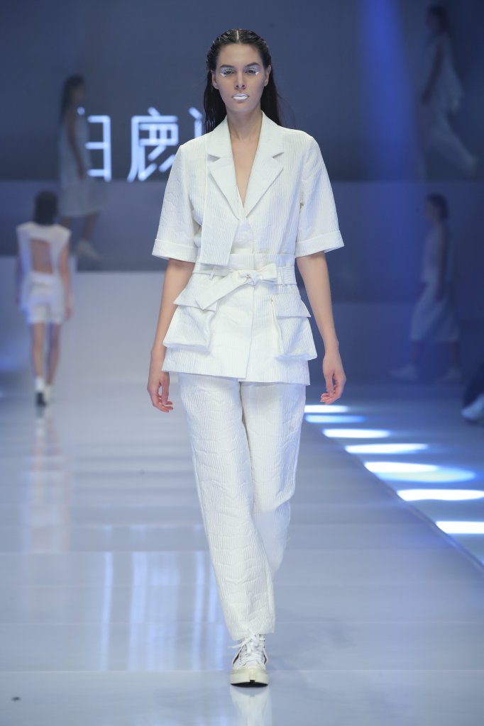 白鹿语 Bailuyu 2020春夏高级成衣秀 - Beijing Spring 2020-天天时装-口袋里的时尚指南
