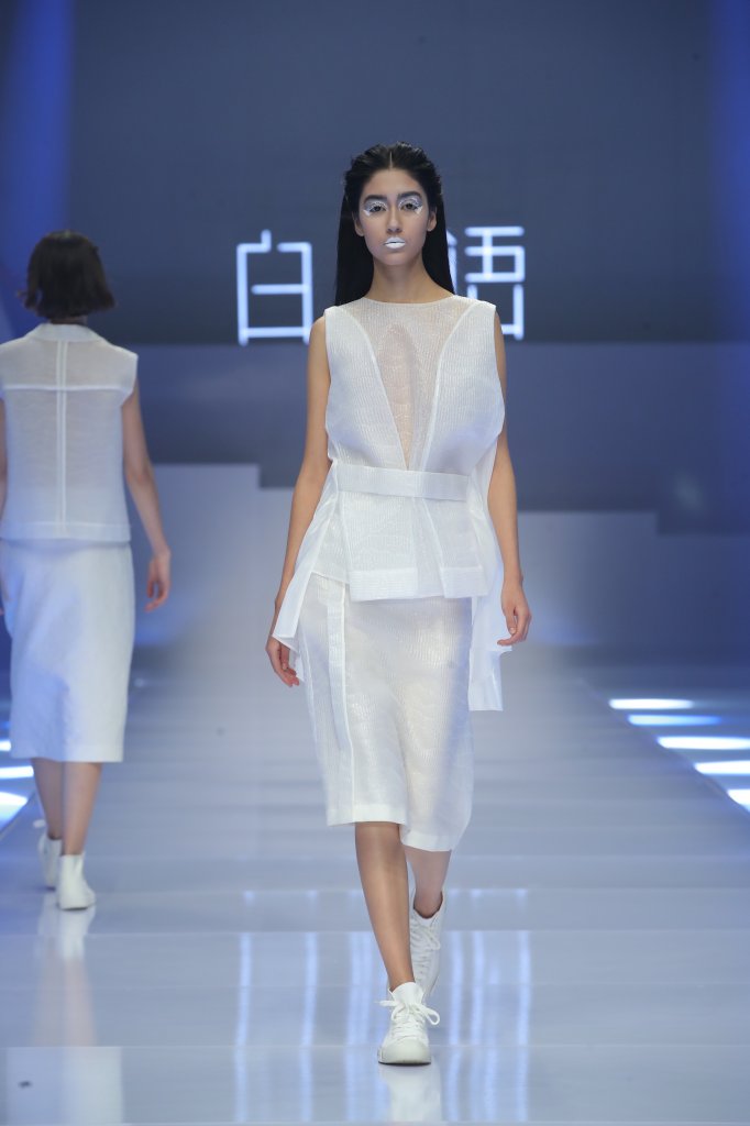 白鹿语 Bailuyu 2020春夏高级成衣秀 - Beijing Spring 2020-天天时装-口袋里的时尚指南