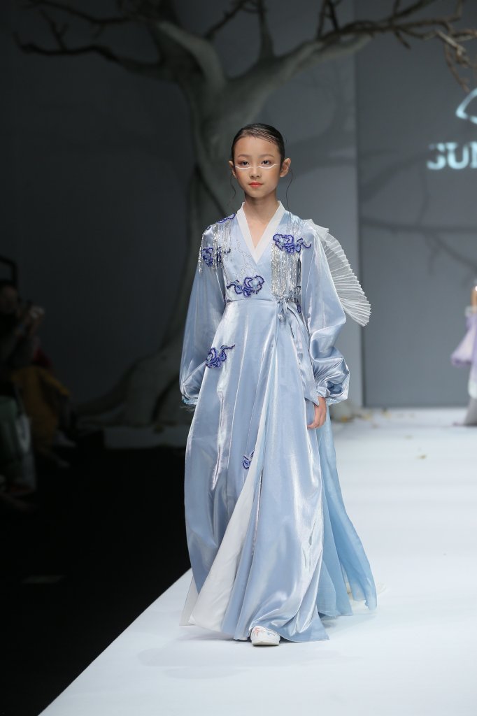 三寸盛京 SUNCUN &middot; 张彦(张突然) 2020春夏高级成衣秀 - Beijing Spring 2020