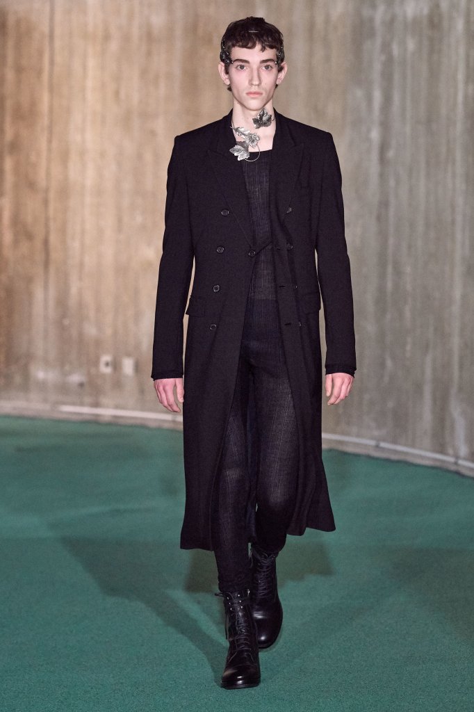 安·迪穆拉米斯特 Ann Demeulemeester 2020/21秋冬男装秀 - Paris Fall 2020