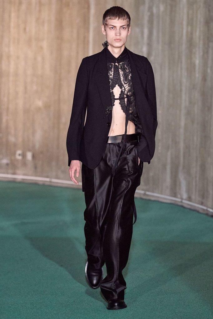 安·迪穆拉米斯特 Ann Demeulemeester 2020/21秋冬男装秀 - Paris Fall 2020