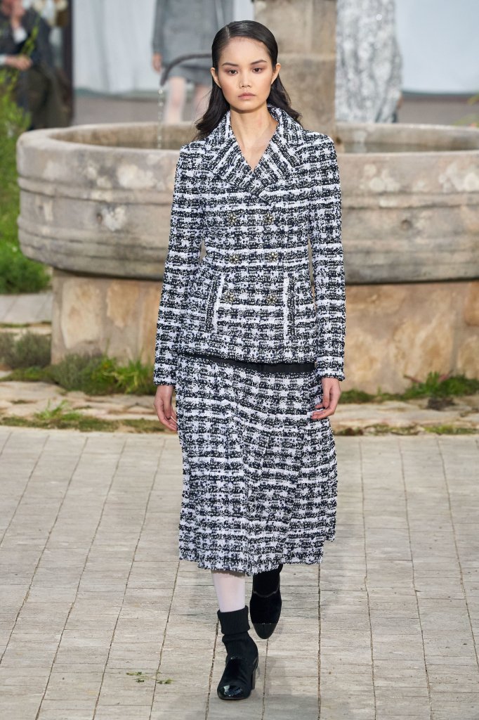 香奈儿新款女装( 香奈儿最新款女装 )-第2张图片-潮百科