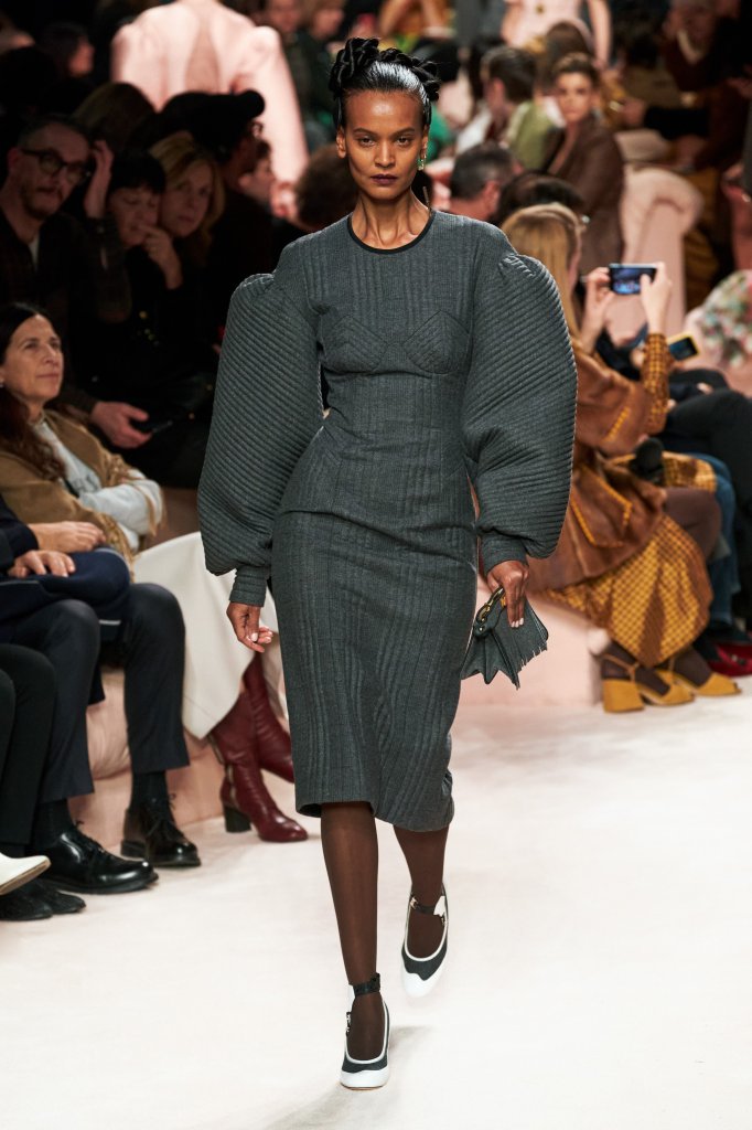 芬迪 Fendi 2020/21秋冬高级成衣秀 - Milan Fall 2020