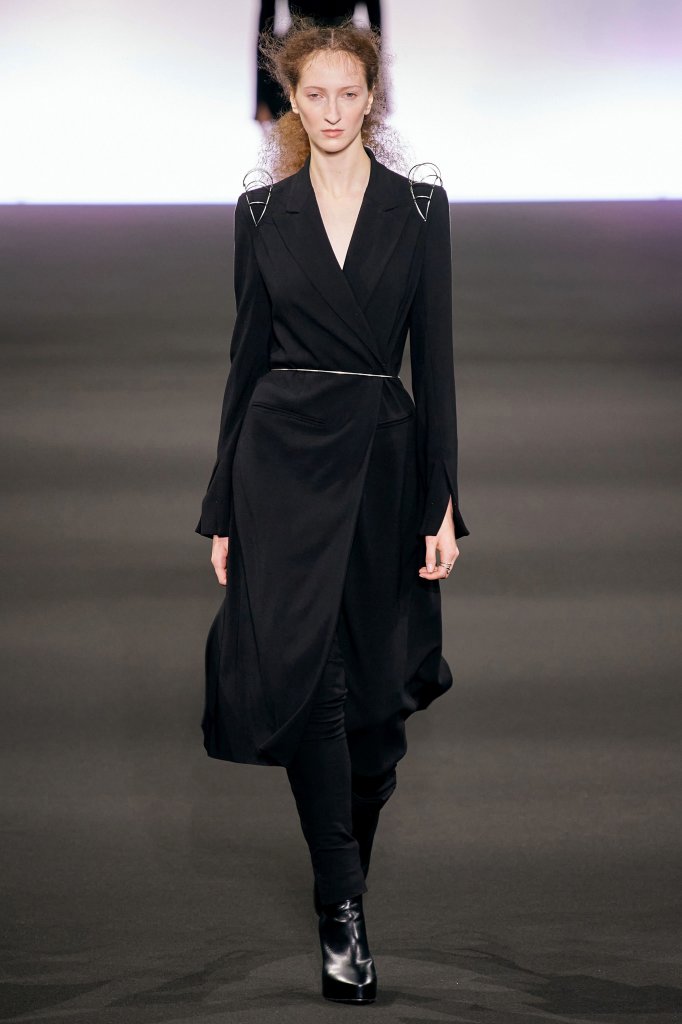 安·迪穆拉米斯特 Ann Demeulemeester 2020/21秋冬高级成衣秀 - Paris Fall 2020