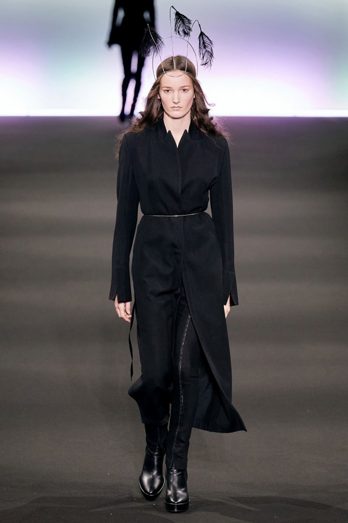 安·迪穆拉米斯特 Ann Demeulemeester 2020/21秋冬高级成衣秀 - Paris Fall 2020